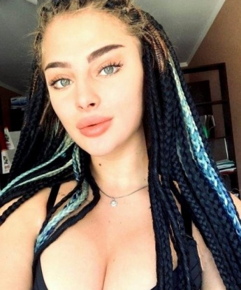 Живу в Москве, в самом сердце города, где мир дышит страстью. Мои услуги – это не просто встреча с прекрасной женщиной, это возможность окунуться в мир наслаждения и релаксации. Я умею слушать и согревать душу, мои прикосновения пробуждают все твои скрытые желания. 💋 Конфиденциальность и уют гарантирую, ведь ты заслуживаешь только лучшего. 💖 Просмотри мои фото - они соответствуют действительности, а отзывы моих довольных клиентов говорят сами за себя. Обещаю, что наша встреча станет незабываемым приключением, которое ты захочешь повторить снова и снова. Раздели со мной радость жизни и найди убежище в моих нежных объятиях.⭐️ 9320, 23 года